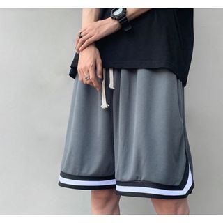 【即購入OK】パンツ　グレー　灰色　XL　メンズ　スポーツ　ハーフパンツ　男(ショートパンツ)