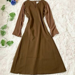 アメリヴィンテージ(Ameri VINTAGE)の極美品✨アメリ　CHIC PEARL DRESS　パール付きドレス　M　ブラウン(ロングワンピース/マキシワンピース)