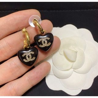 シャネル(CHANEL)のCHANEL   ヴィンテージピアス　ハートが可愛い♡ (ピアス)