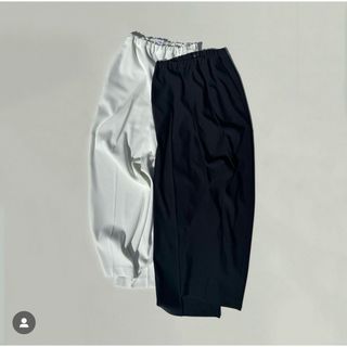 ユナイテッドアローズ(UNITED ARROWS)の新品未使用タグ付LOEFF ロエフ イセタンサローネ別注 ツイルワイドパンツ　白(カジュアルパンツ)