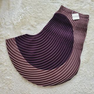 プリーツプリーズイッセイミヤケ(PLEATS PLEASE ISSEY MIYAKE)の【未使用タグ付き】プリーツプリーズ　マキシ丈　変形　バイカラー　スカート(ロングスカート)