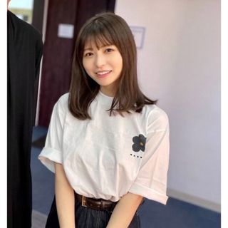 マルニ(Marni)の長濱ねる 着用　MARNI Black daisy print tee(Tシャツ/カットソー(半袖/袖なし))