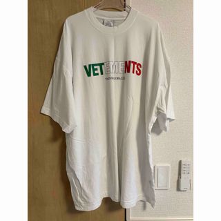 ヴェトモン(VETEMENTS)のvetements極美品(Tシャツ(半袖/袖なし))