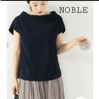 ノーブル(Noble)のNOBLE  ボトルネック 後ろボタンブラウス(シャツ/ブラウス(半袖/袖なし))