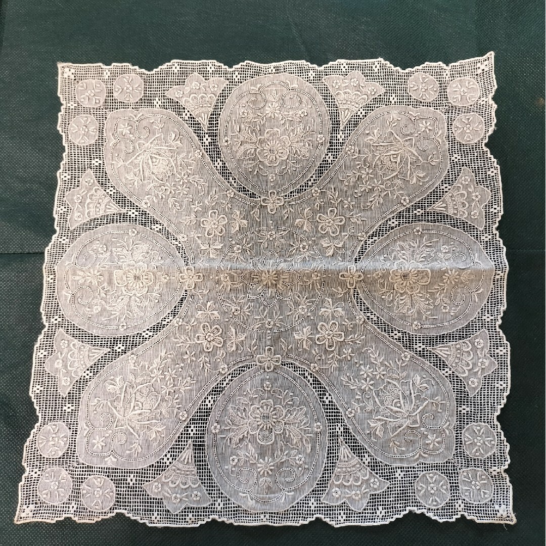 汕頭 刺繍 スワトウ ハンカチ SWATOWの通販 by ココリン's shop 汕頭 刺繍 スワトウ ハンカチ SWATOWの通販 by ココリン's shop