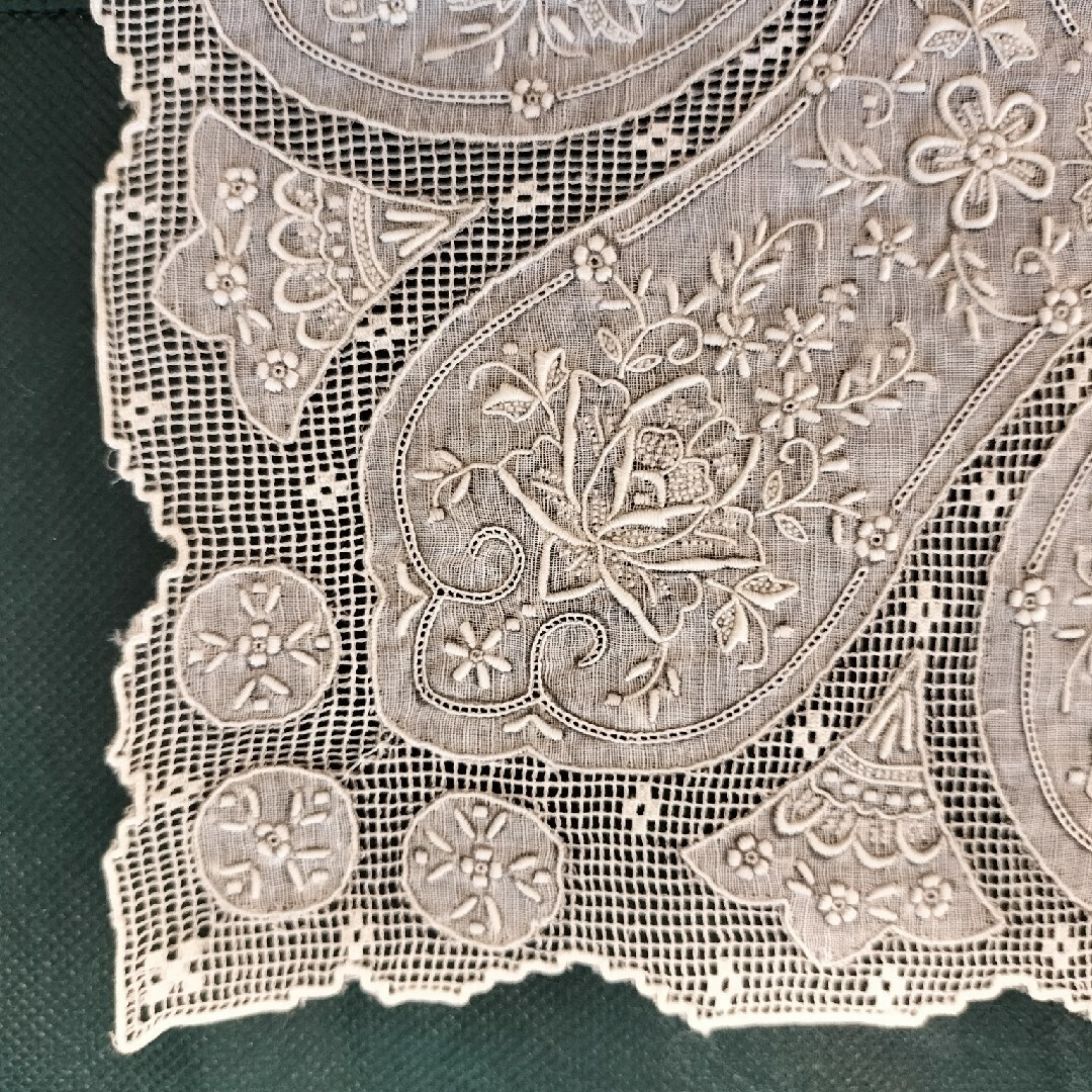 汕頭 刺繍 スワトウ ハンカチ SWATOWの通販 by ココリン's shop 汕頭 刺繍 スワトウ ハンカチ SWATOWの通販 by ココリン's shop