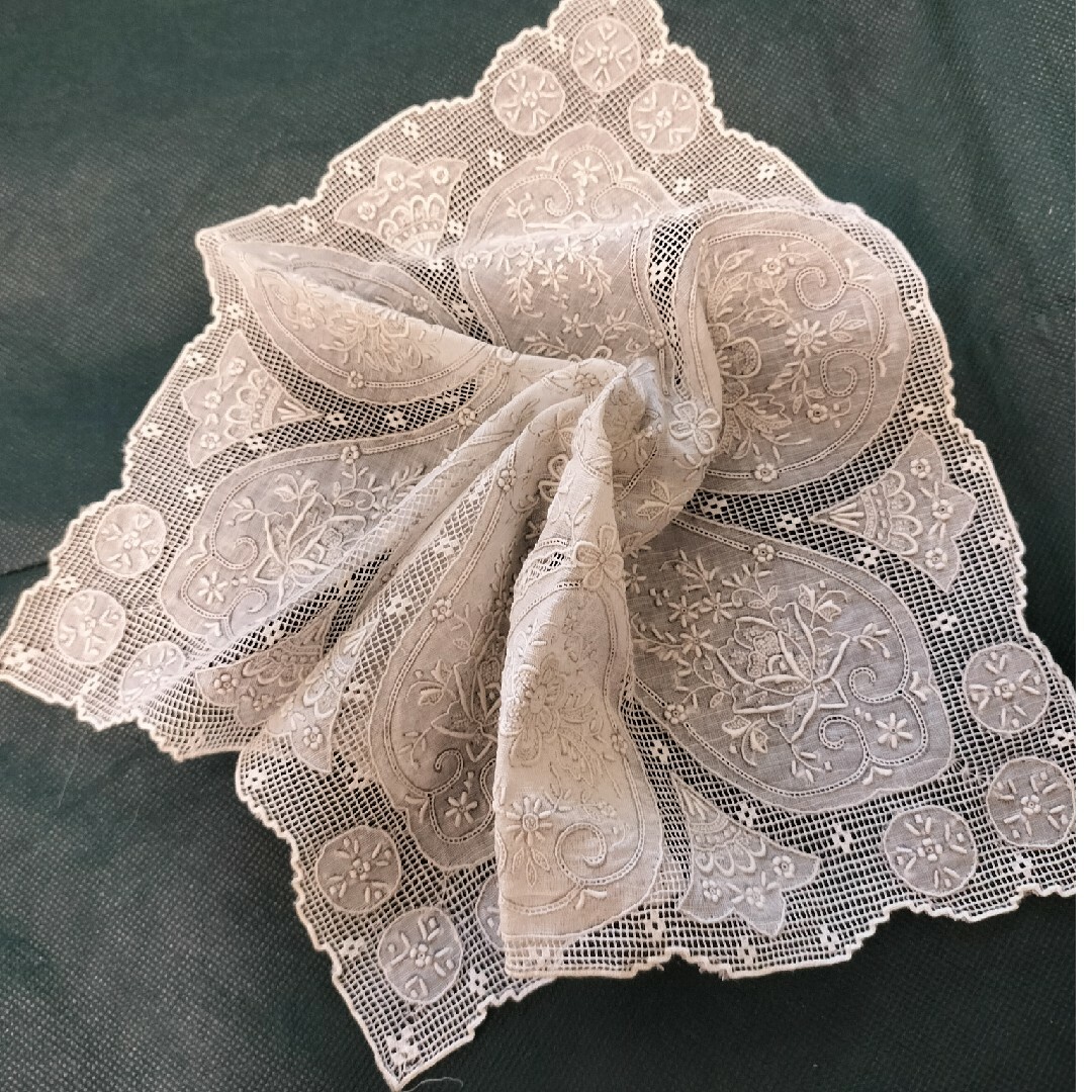 汕頭 刺繍 スワトウ ハンカチ SWATOWの通販 by ココリン's shop 汕頭 刺繍 スワトウ ハンカチ SWATOWの通販 by ココリン's shop