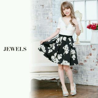 ジュエルズ(JEWELS)の(JEWELS)モノトーンフレアドレス(ミニドレス)