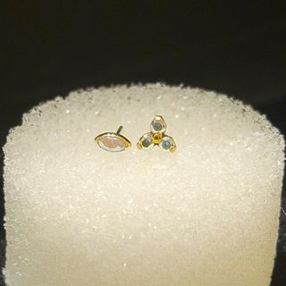 Neometal Anatometal オーロラジルコニア 18金YG 2点(ピアス)