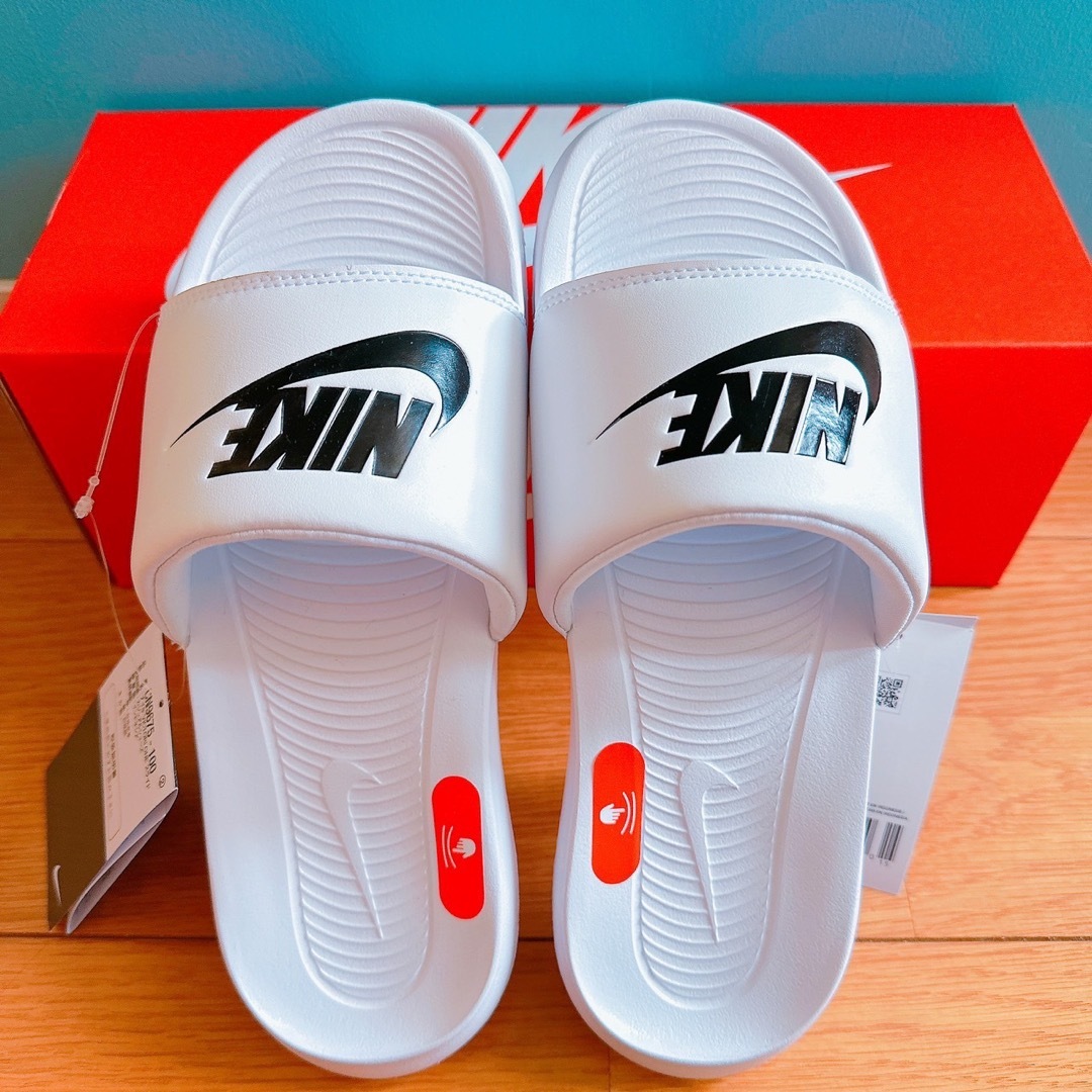 NIKE - 【新品】ナイキ ベナッシ シャワーサンダル スライド NIKE - 【新品】ナイキ ベナッシ シャワーサンダル スライド
