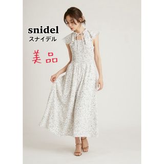 スナイデル(SNIDEL)の美品　スナイデル　ワンピース　花柄 (ロングワンピース/マキシワンピース)