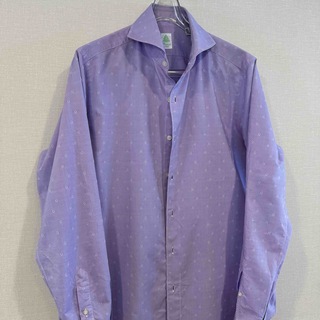 フィナモレ(FINAMORE)のフィナモレ　織り柄シャツ　ネック42 うす紫　カッタウェイ　裾出しでもサマになる(シャツ)