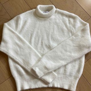 ZARA ニット　ハイネックセーター ホワイト　長袖　もこもこ(ニット/セーター)