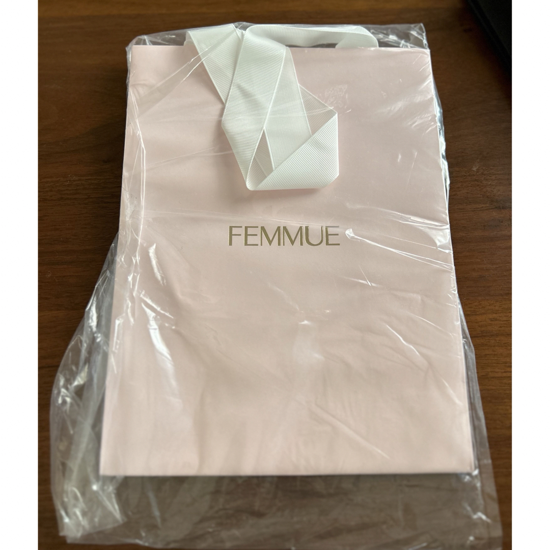 FEMMUE(ファミュ)のFEMMUE ショップ袋 インテリア/住まい/日用品のオフィス用品(ラッピング/包装)の商品写真