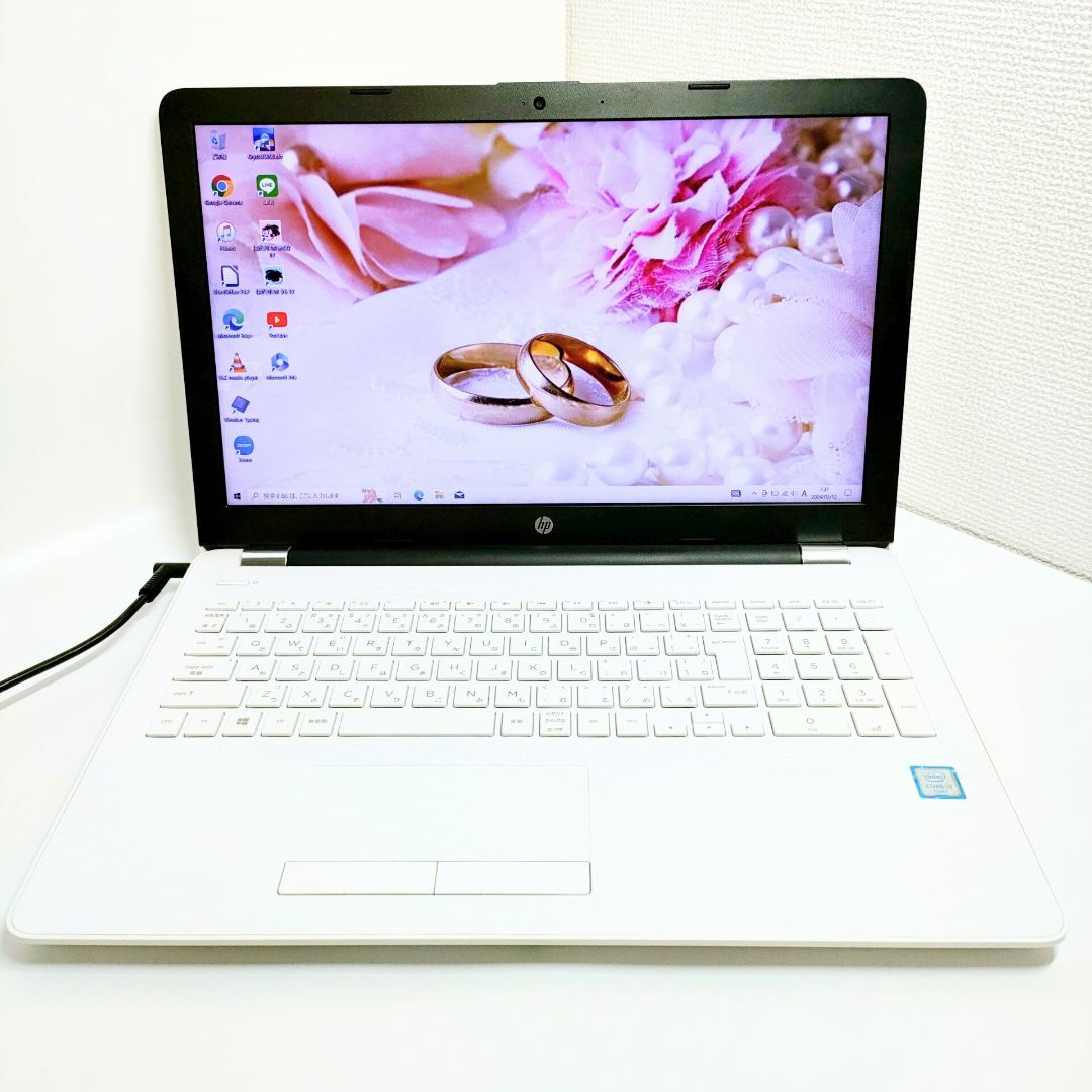 美品!ホワイトノートパソコン!爆速SSD&メモリ8Gで快適⭐カメラ 美品!ホワイトノートパソコン!爆速SSD&メモリ8Gで快適⭐カメラ