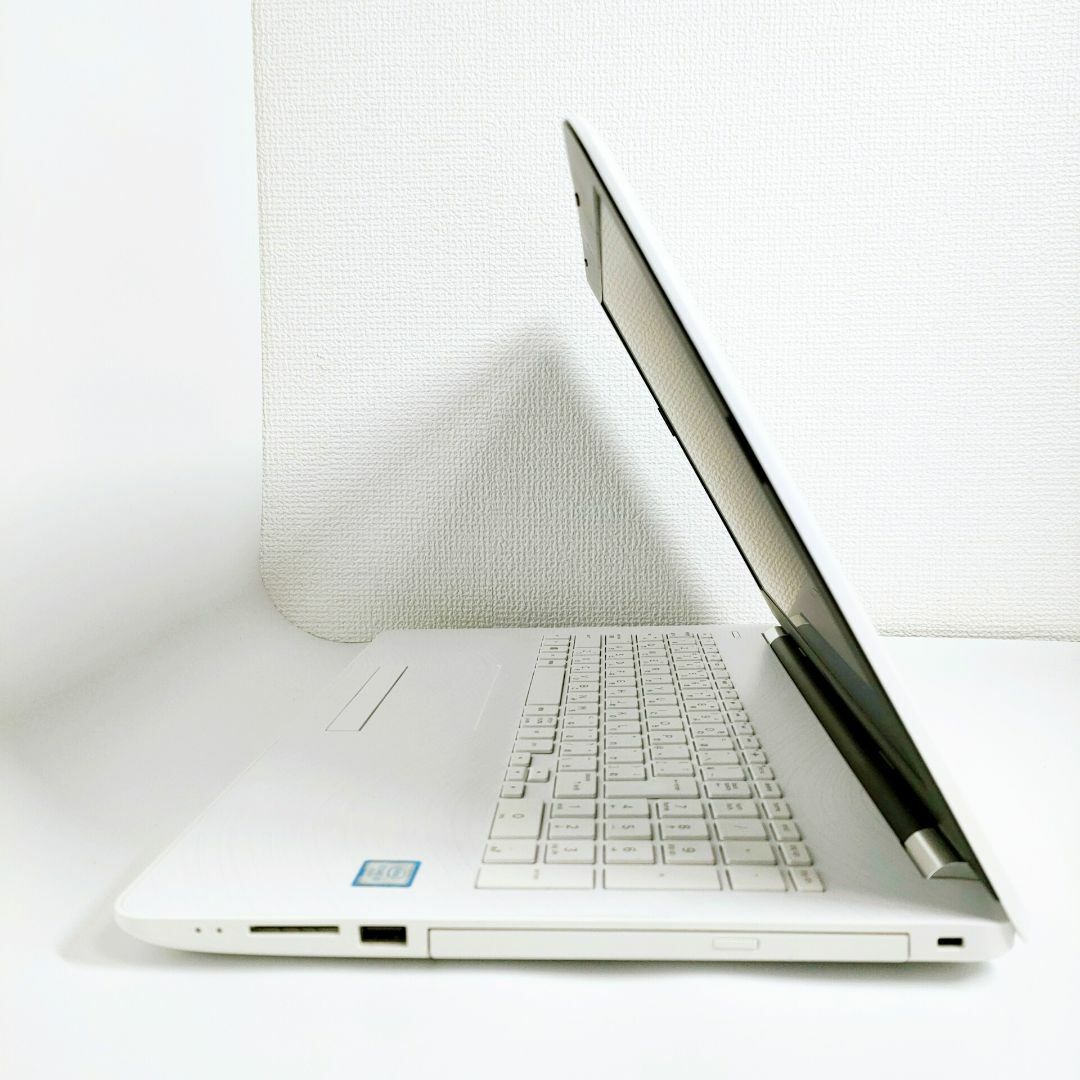 美品!ホワイトノートパソコン!爆速SSD&メモリ8Gで快適⭐カメラ 美品!ホワイトノートパソコン!爆速SSD&メモリ8Gで快適⭐カメラ