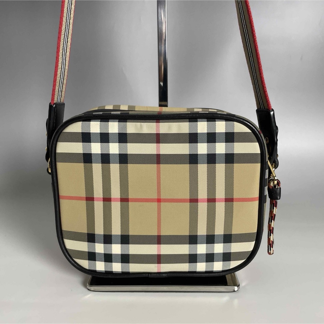 Burberry 極美品 ショルダーバッグ ノバチェック バーバリー カメラ Burberry 極美品 ショルダーバッグ ノバチェック バーバリー カメラ