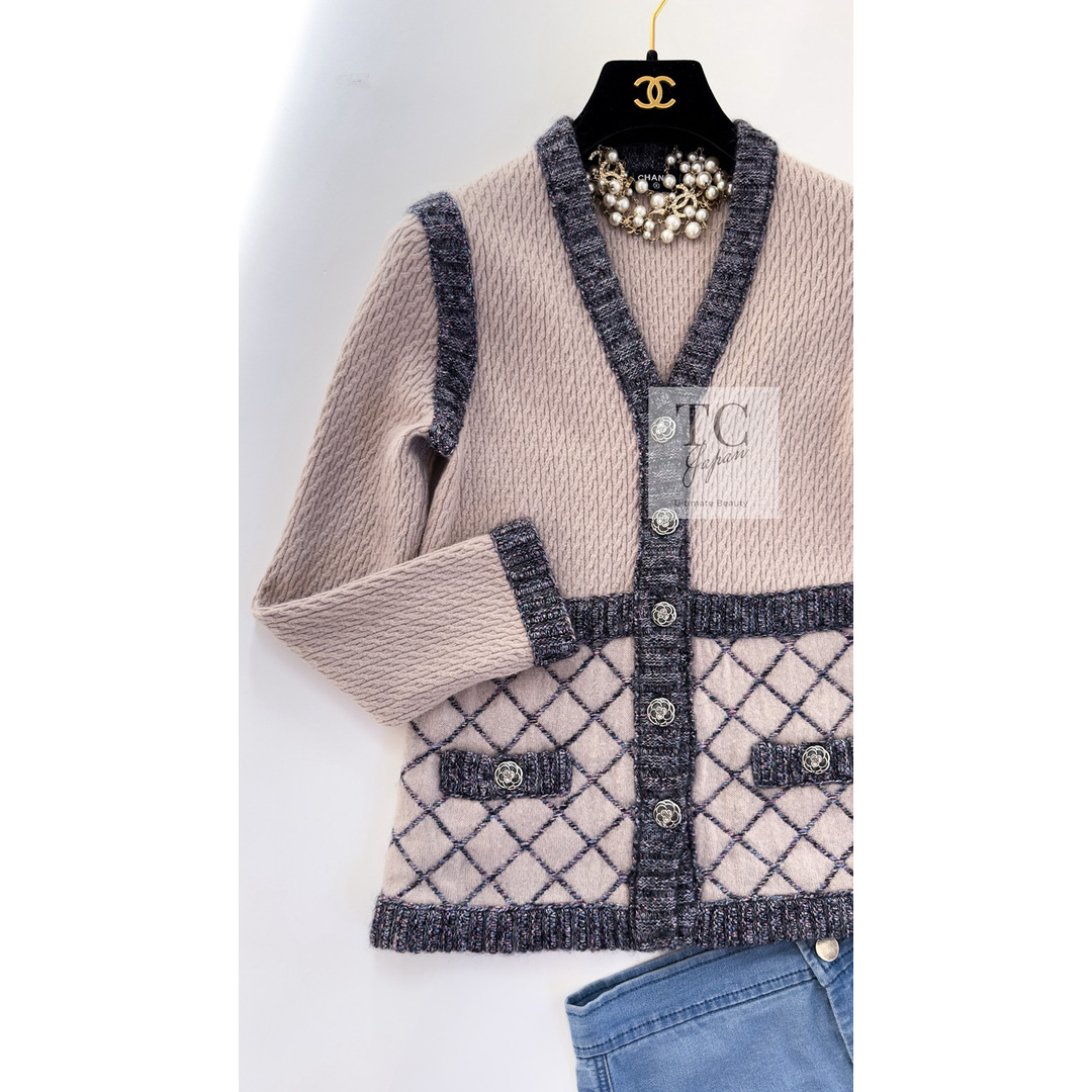 CHANEL - 47万 シャネル カーディガン CHANEL ベージュ グレー CHANEL - 47万 シャネル カーディガン CHANEL ベージュ グレー