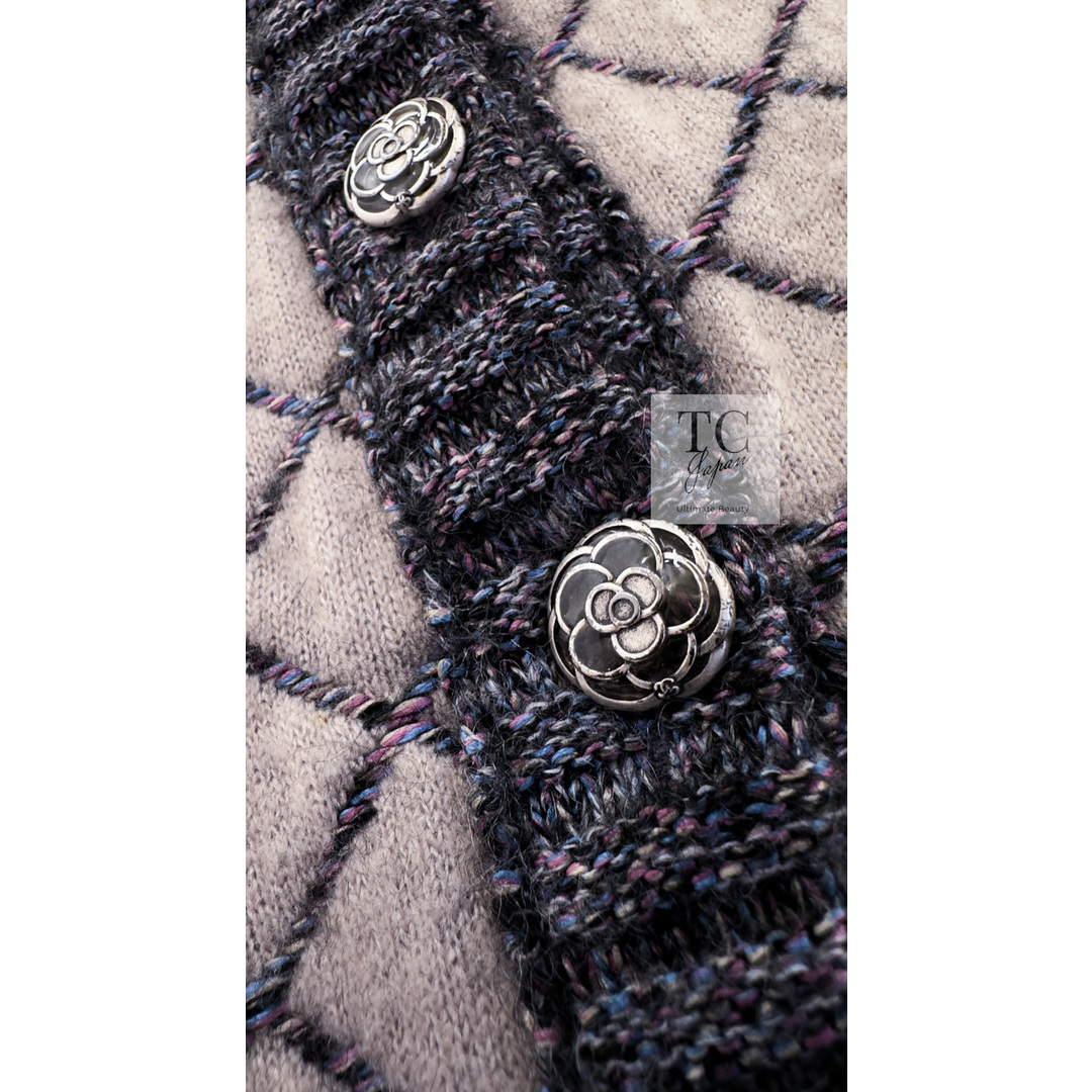 CHANEL - 47万 シャネル カーディガン CHANEL ベージュ グレー CHANEL - 47万 シャネル カーディガン CHANEL ベージュ グレー