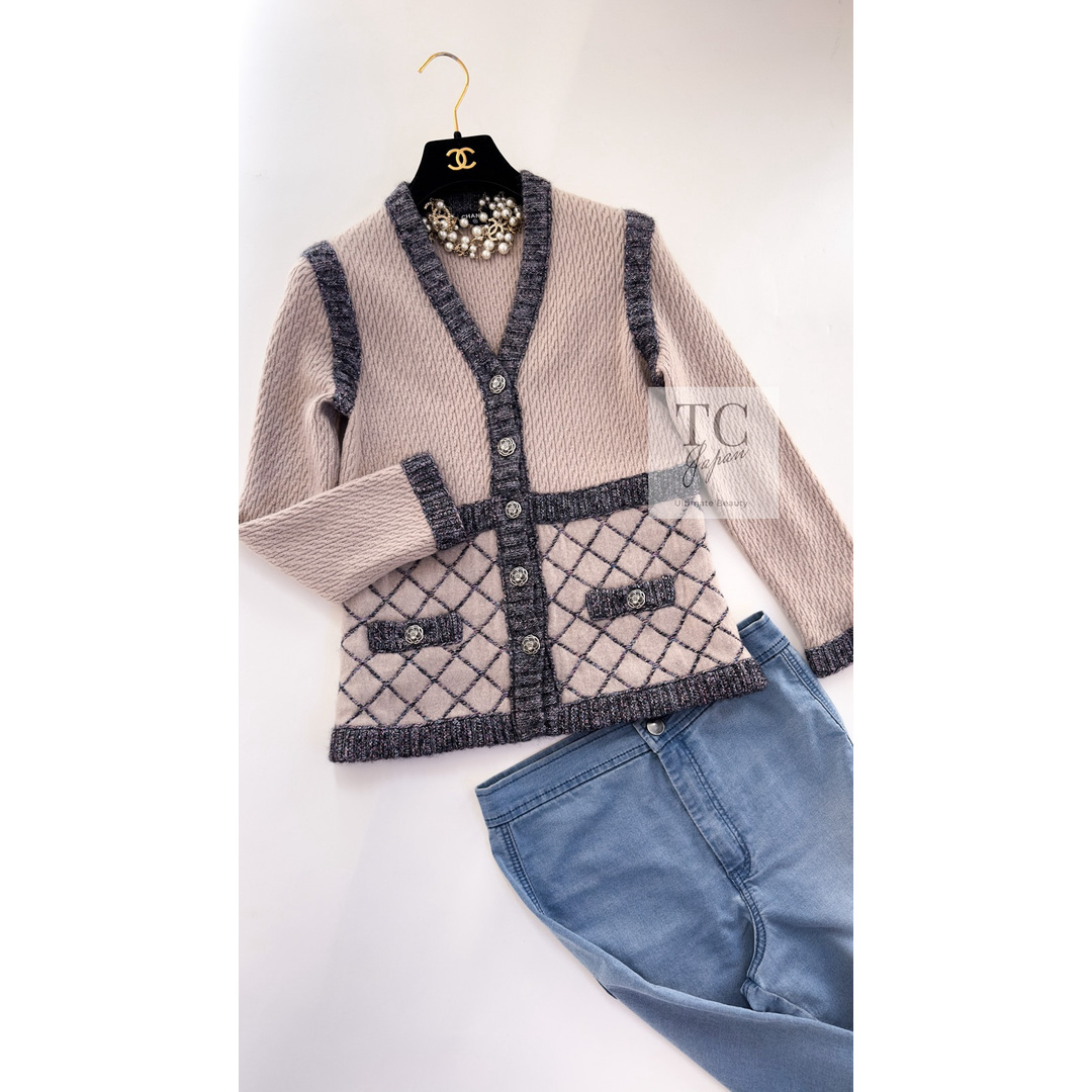 CHANEL - 47万 シャネル カーディガン CHANEL ベージュ グレー CHANEL - 47万 シャネル カーディガン CHANEL ベージュ グレー