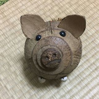 ブタの貯金箱(置物)