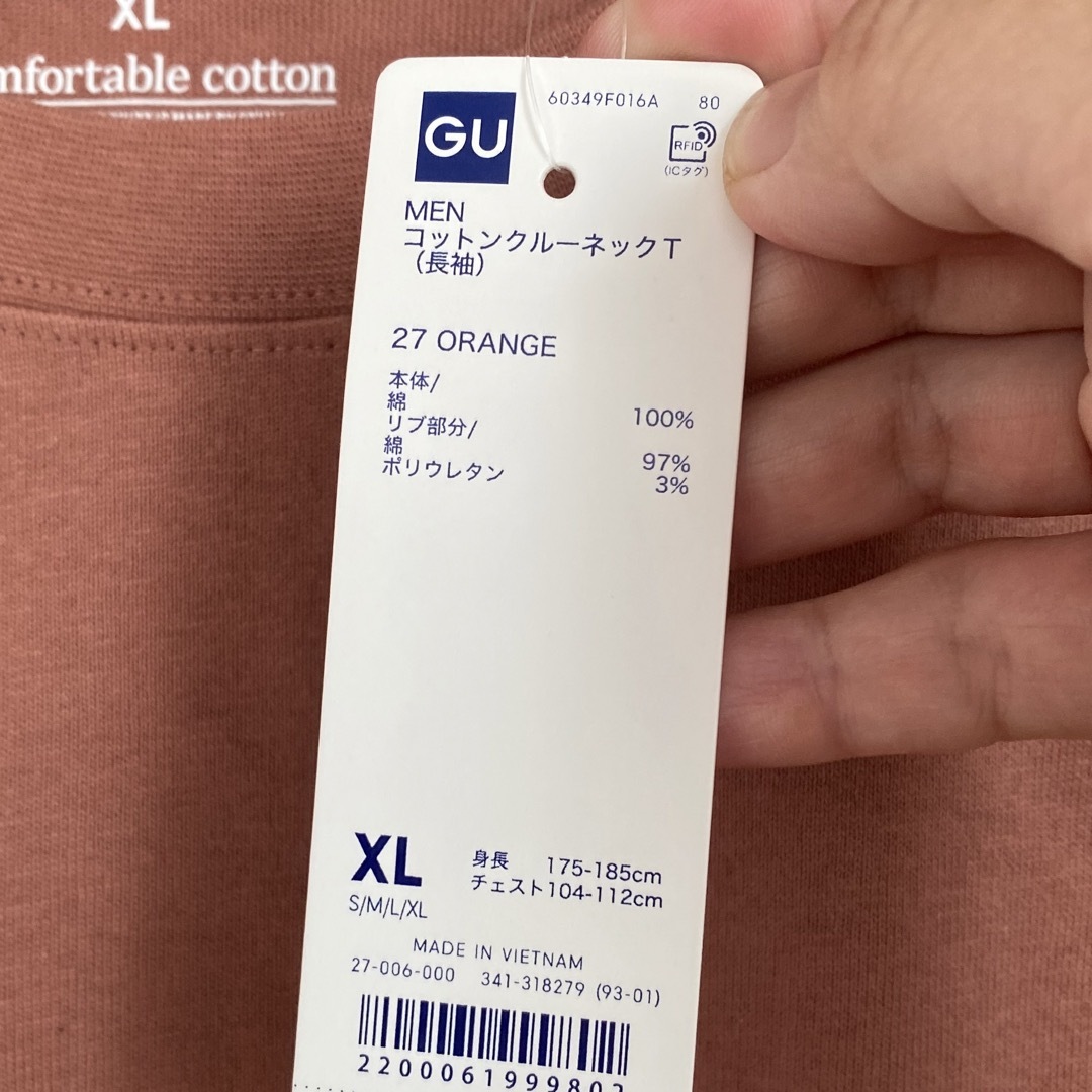 GU(ジーユー)の大きい服　GU 長袖　ロンT コットンクルーネックT 新品　タグ付き　XL メンズのトップス(Tシャツ/カットソー(七分/長袖))の商品写真