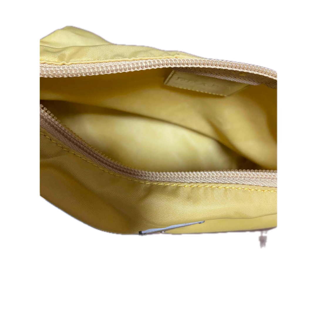 ☆美品 プラダ PRADA ナイロンポーチ イエロー ☆美品 プラダ PRADA ナイロンポーチ イエロー