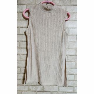 お値下げ　ノースリーブ　タンクトップ(カットソー(半袖/袖なし))