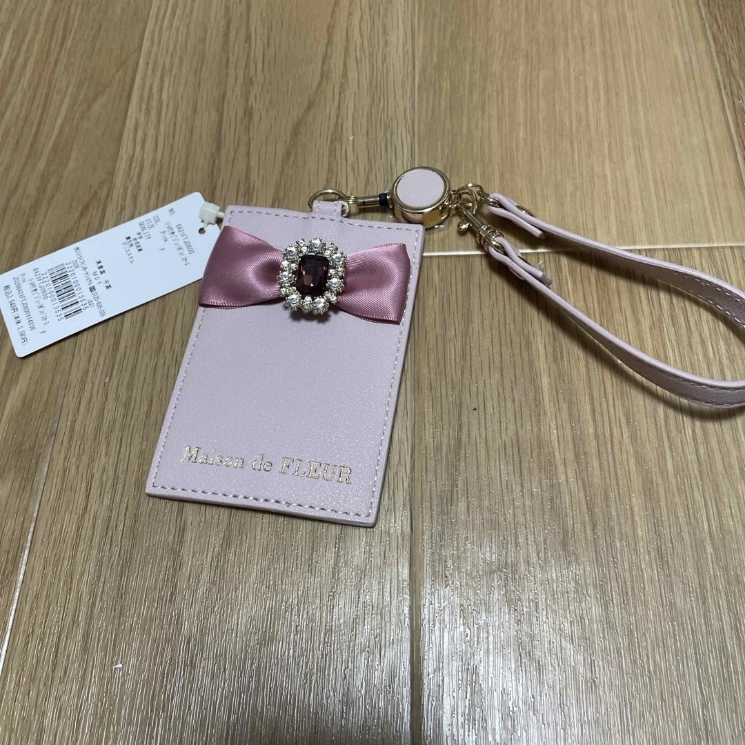 Maison de FLEUR(メゾンドフルール)のメゾンドフルール　パスケース レディースのアクセサリー(チャーム)の商品写真