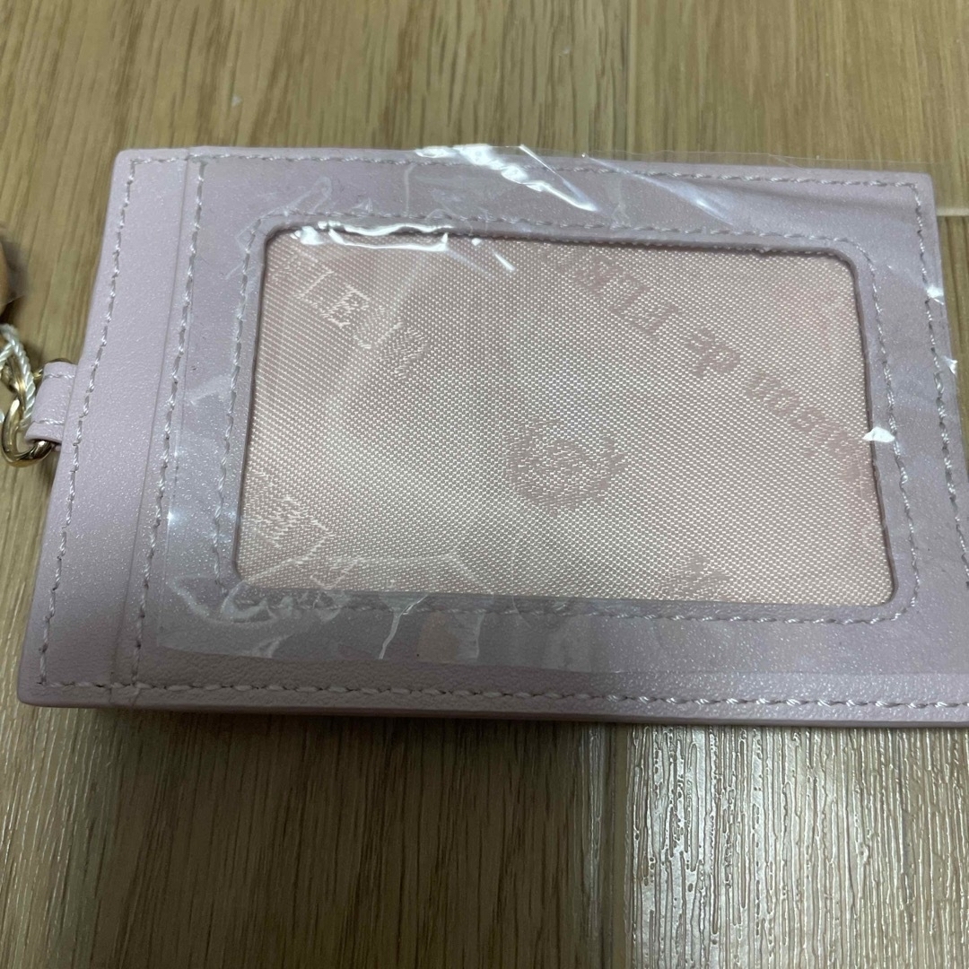 Maison de FLEUR(メゾンドフルール)のメゾンドフルール　パスケース レディースのアクセサリー(チャーム)の商品写真