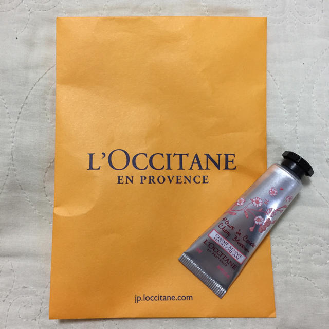 L'OCCITANE(ロクシタン)の新品未使用✨12ml✨チェリーブロッサム✨ロクシタンハンドクリーム コスメ/美容のボディケア(ハンドクリーム)の商品写真