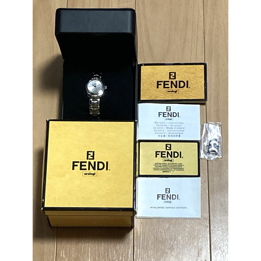 FENDI - 【付属品有】 FENDI フェンディ オロロギ 人気 シルバー FENDI - 【付属品有】 FENDI フェンディ オロロギ 人気 シルバー