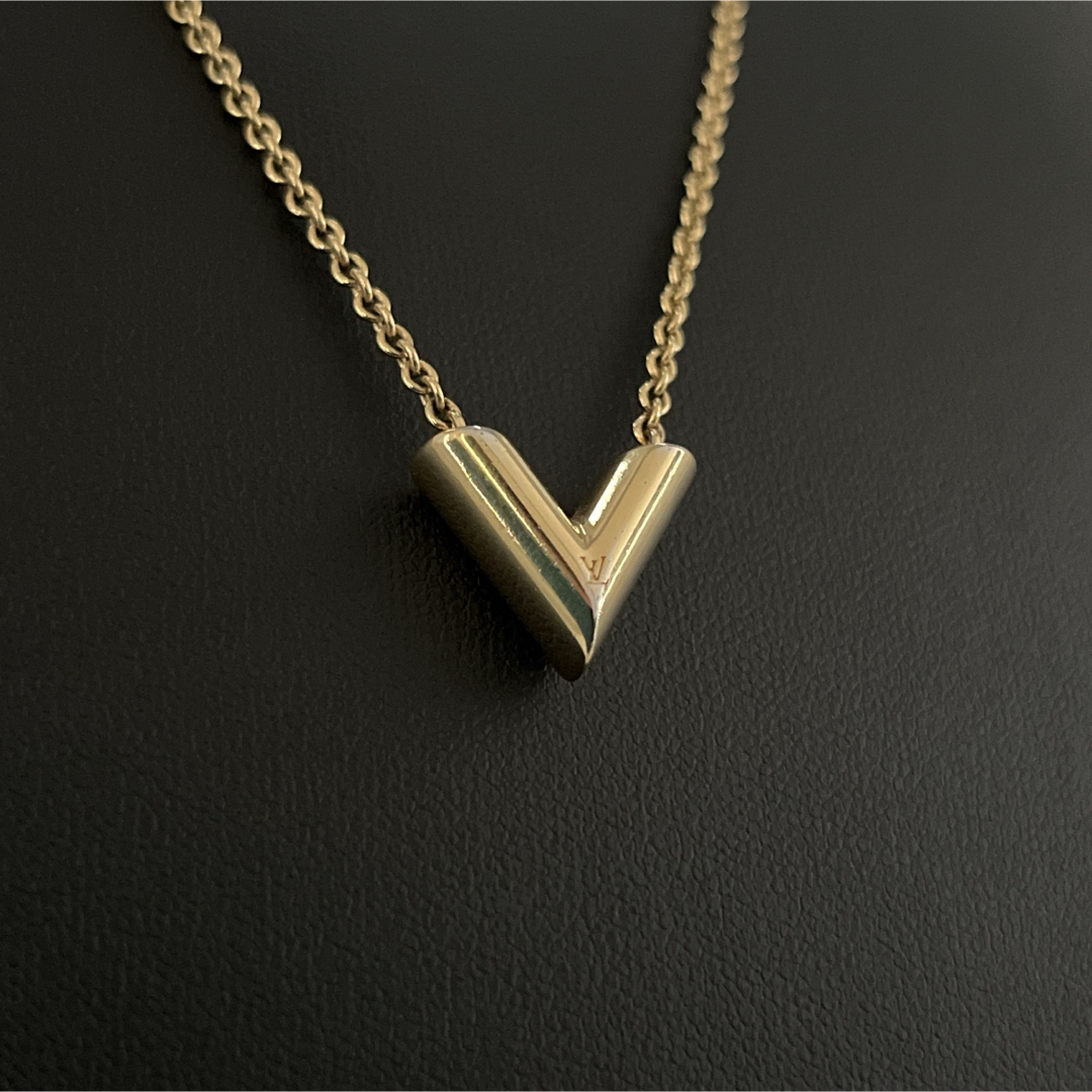 LOUIS VUITTON - ルイヴィトン ネックレス エセンシャルV LV LOUIS VUITTON - ルイヴィトン ネックレス エセンシャルV LV
