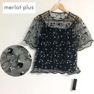 メルロー(merlot)のmerlot plus キャミ付き 小花刺繍シースルートップス ブラック(シャツ/ブラウス(半袖/袖なし))