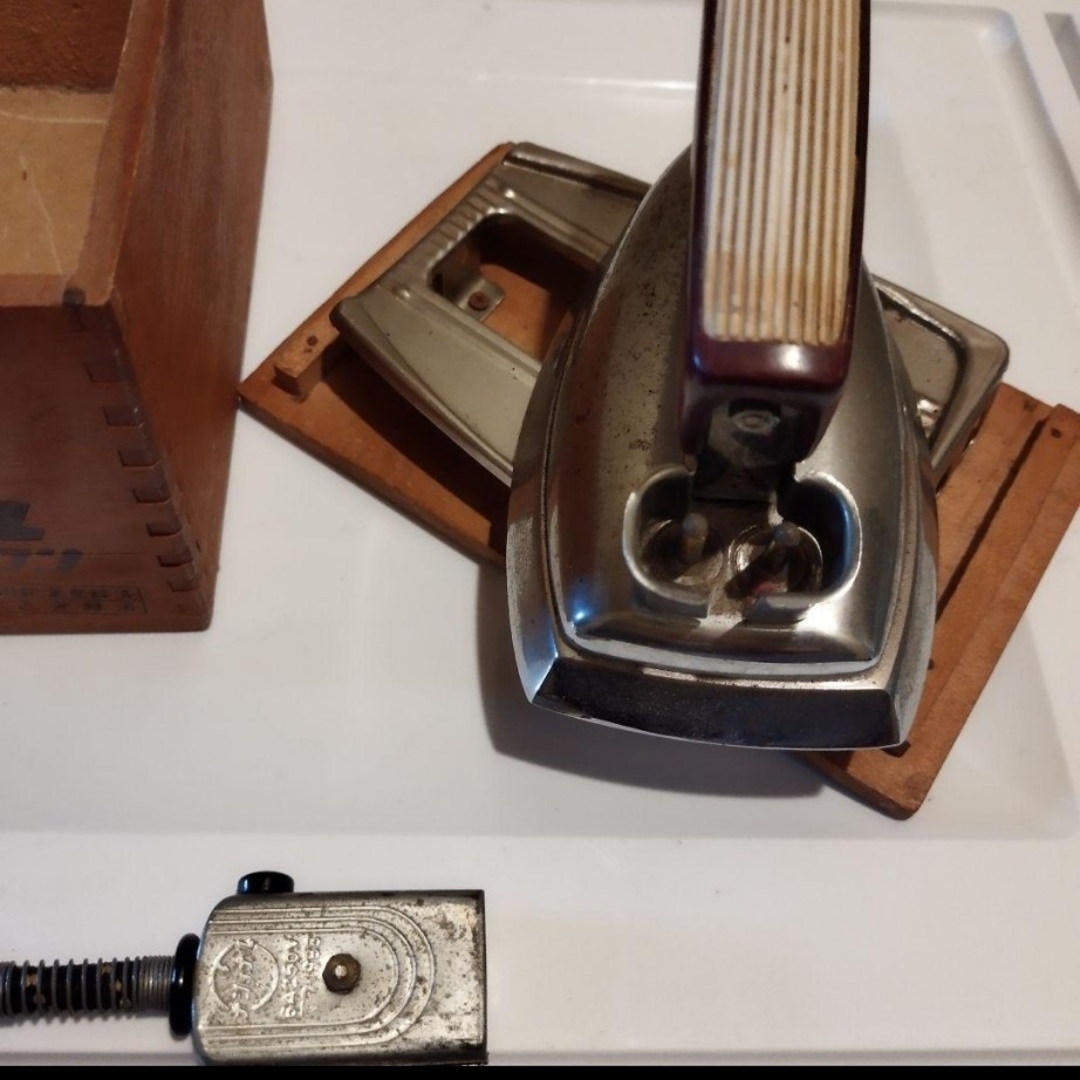 レトロ家電 ナショナル1号アイロン 当時木箱、レトロ電源コード レトロ家電 ナショナル1号アイロン 当時木箱、レトロ電源コード