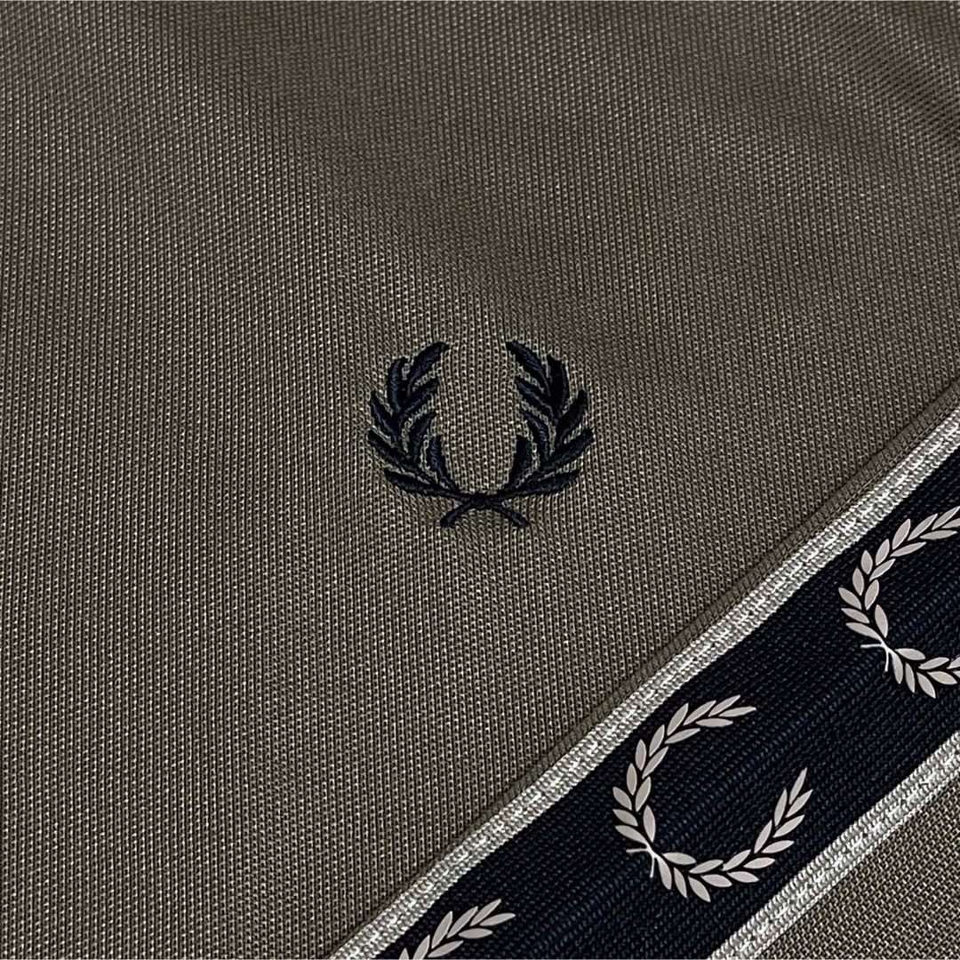 新品同様 L】フレッドペリー刺繍トラックジャケットFred古着 新品同様 L】フレッドペリー刺繍トラックジャケットFred古着