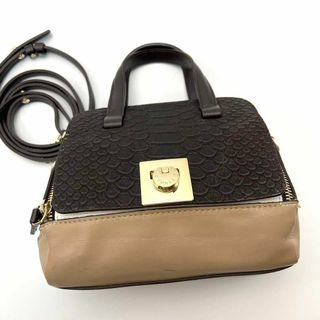 FURLA(ホワイト/白色系)のフリマアイテム一覧 FURLA(ホワイト/白色系)のフリマアイテム一覧