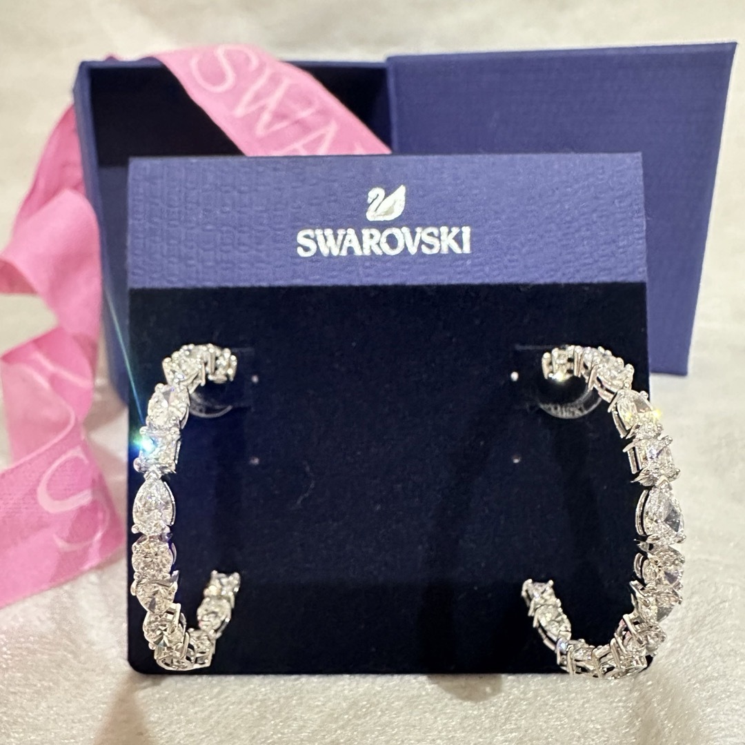 未使用swarovskiのMesmeraフープキャッチピアス 未使用swarovskiのMesmeraフープキャッチピアス