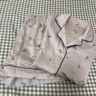 GU - GU サテンパジャマ さくらんぼ 半袖