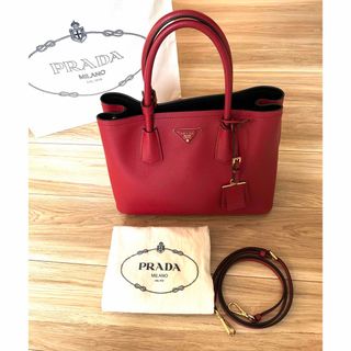 PRADA(ハンドバッグ ・ レッド/赤色系)のフリマアイテム一覧 PRADA(ハンドバッグ ・ レッド/赤色系)のフリマアイテム一覧