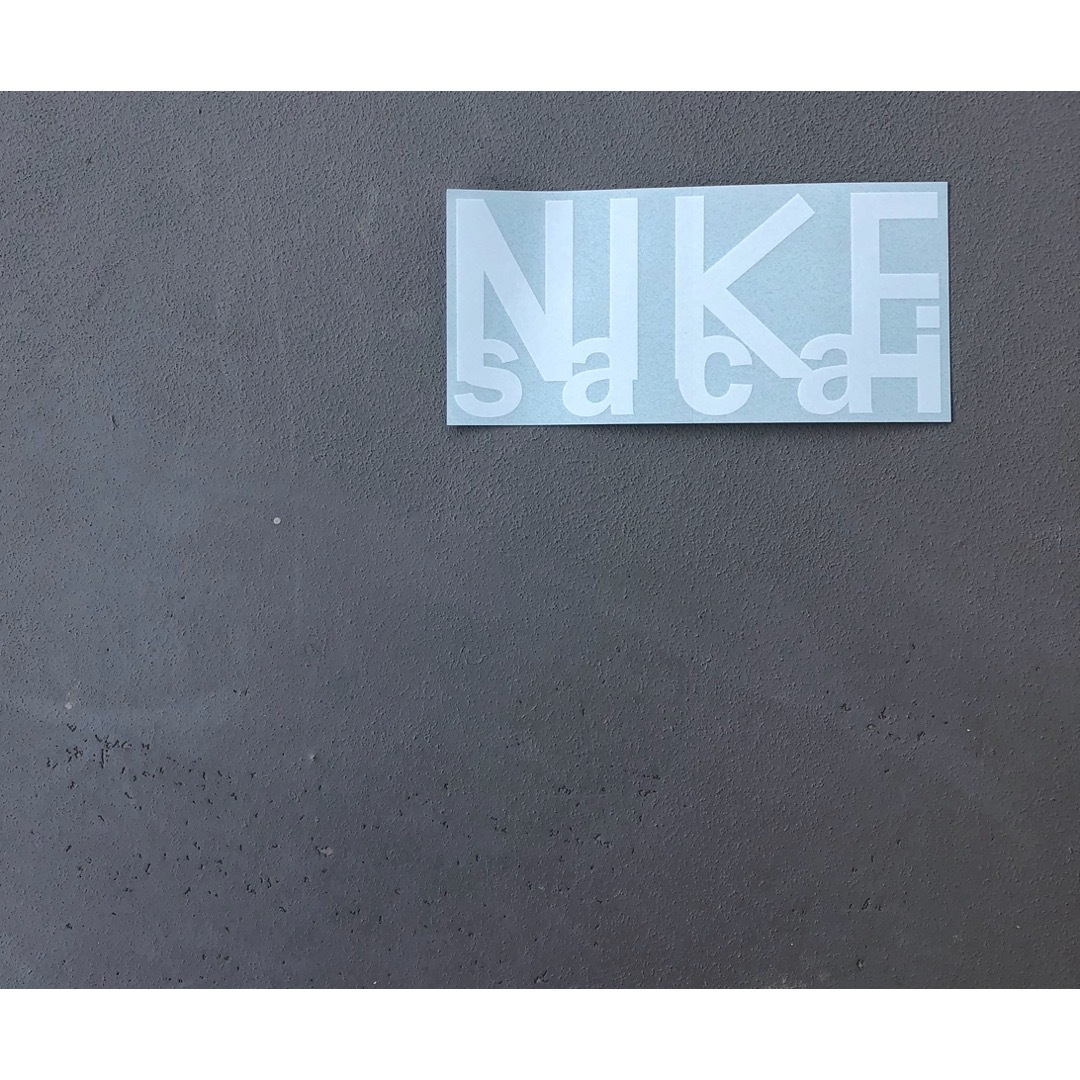 sacai(サカイ)のNIKE SACAI VAPORWAFFLE ナイキサカイノベルティステッカー エンタメ/ホビーの声優グッズ(ステッカー(シール))の商品写真