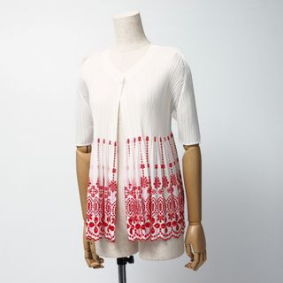 プリーツプリーズイッセイミヤケ(PLEATS PLEASE ISSEY MIYAKE)の■美品■PLEATS PLEASE ISSEY MIYAKE プリーツプリーズ イッセイミヤケ カーディガン サイズ3 花刺繍 プリーツ 半袖カーディガン 裾スカラップ ブランド古着【中古】20240613/RA0096(カーディガン)