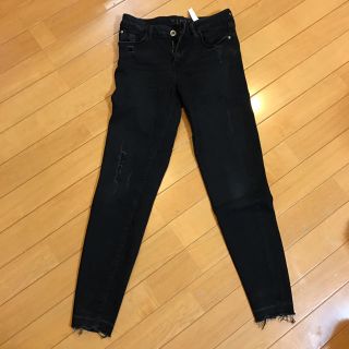 ザラ(ZARA)のザラダメージ黒パンツ(スキニーパンツ)