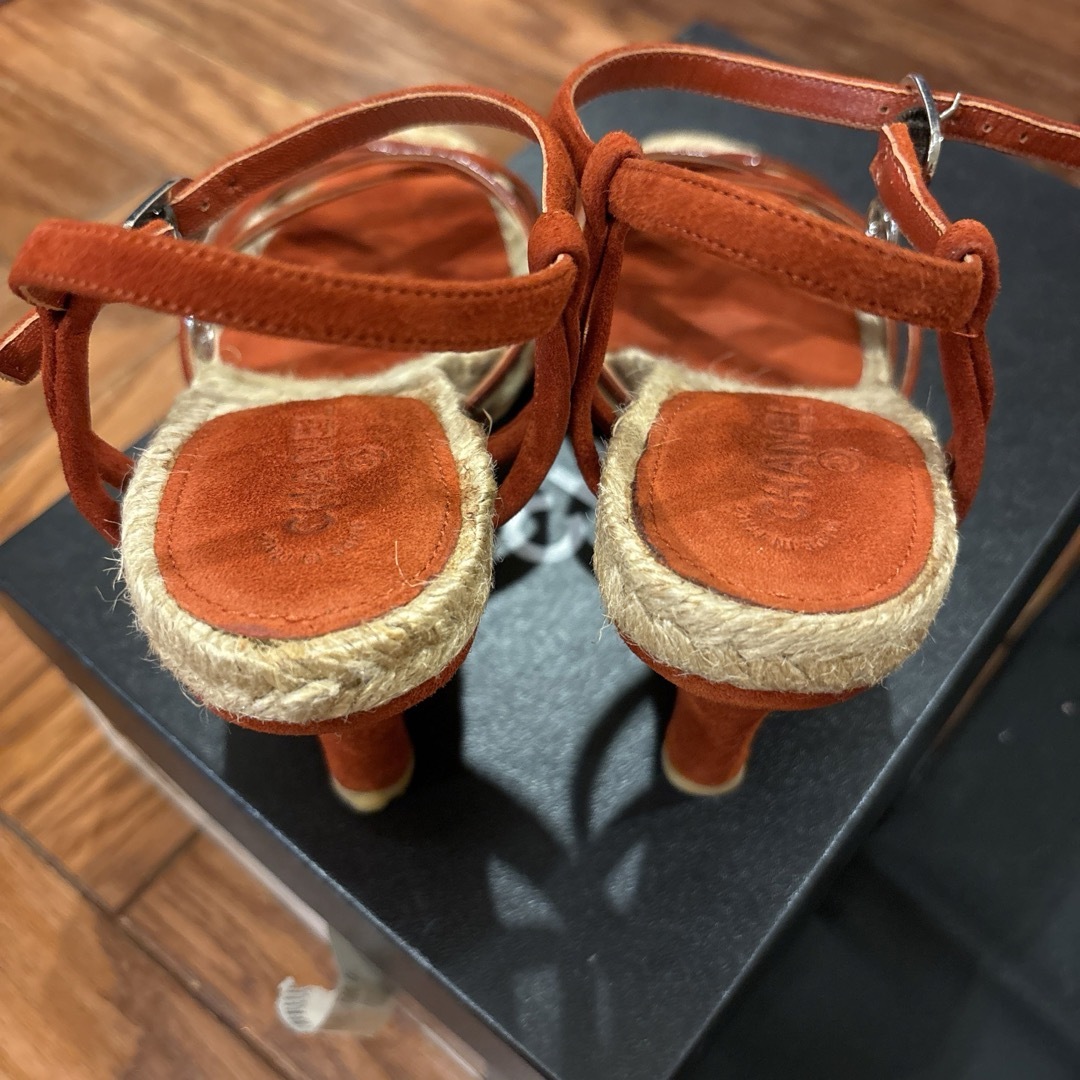 CHANEL*箱付き ダークオレンジ ウェッジサンダル CHANEL*箱付き ダークオレンジ ウェッジサンダル