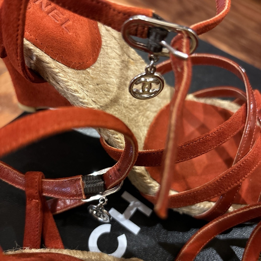 CHANEL*箱付き ダークオレンジ ウェッジサンダル CHANEL*箱付き ダークオレンジ ウェッジサンダル
