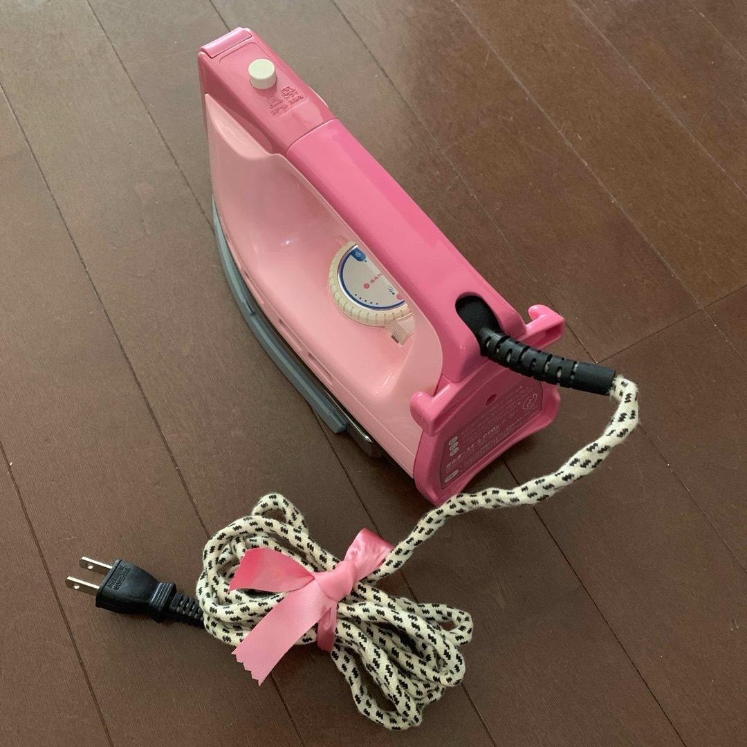 SANYO - 【匿名配送】昭和レトロ アイロン ピンクの通販 by SANYO - 【匿名配送】昭和レトロ アイロン ピンクの通販 by