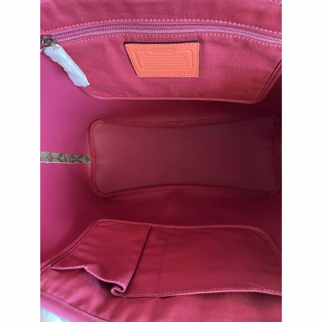 COACH - coachコーチ シグネチャー トートバッグ カーキ×ベリー COACH - coachコーチ シグネチャー トートバッグ カーキ×ベリー
