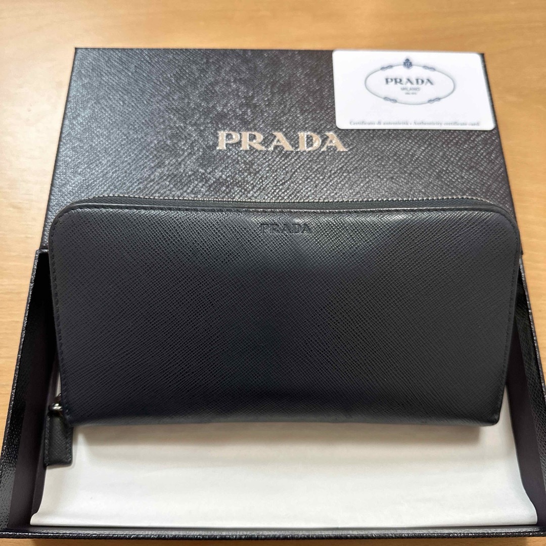 PRADAプラダ ラウンドジップレザー長財布 サフィアーノ ダーク PRADAプラダ ラウンドジップレザー長財布 サフィアーノ ダーク