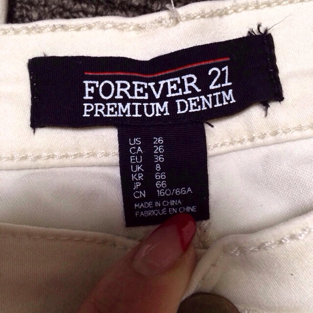 FOREVER 21(フォーエバートゥエンティーワン)のF21スキニーパンツ レディースのパンツ(クロップドパンツ)の商品写真