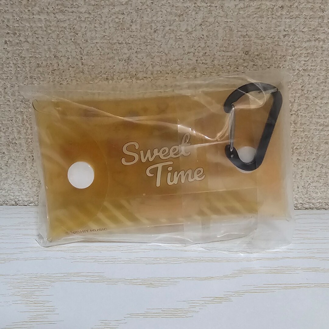 防弾少年団(BTS)(ボウダンショウネンダン)のBTS Tiny TAN ミニマルチケース V エンタメ/ホビーのタレントグッズ(アイドルグッズ)の商品写真